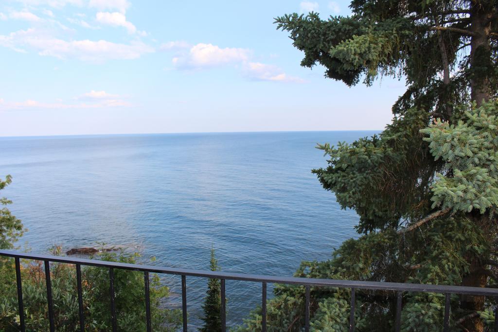 Cliff Dweller On Lake Superior Tofte Phòng bức ảnh